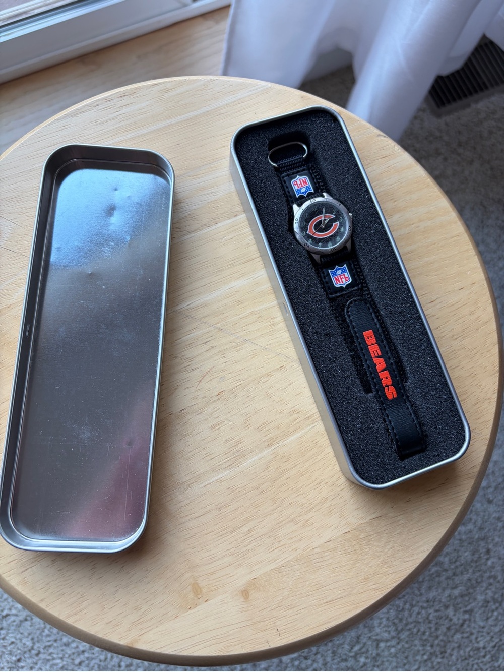 Vintage Chicago Bears NFL Game Time Watch with Tin - FOR PARTS/REPAIR. B1